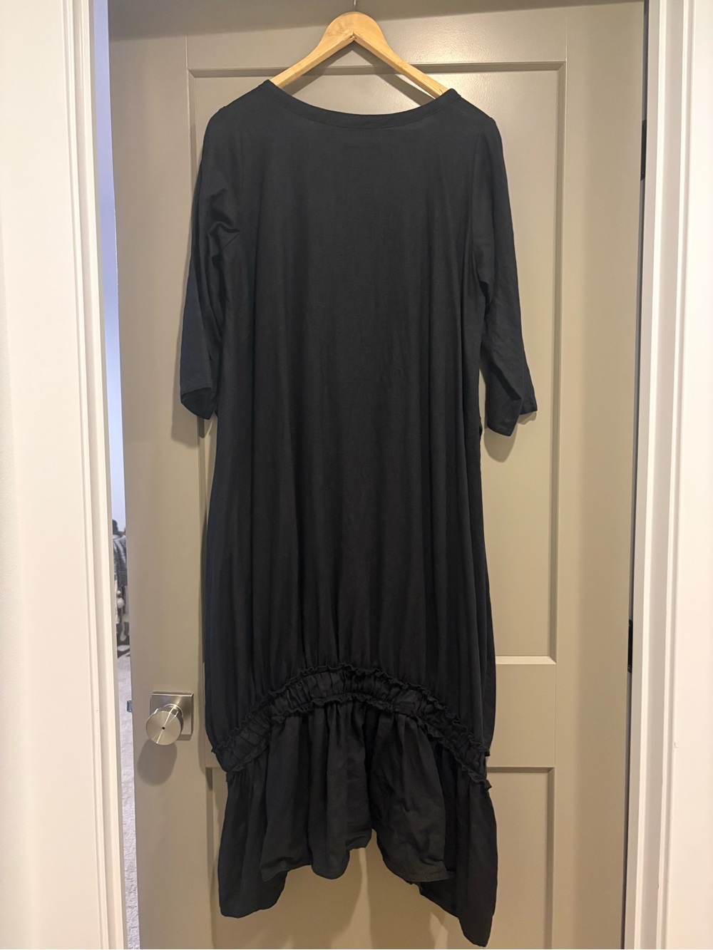 Hearts Desire Sybil Linen Dress in Black - Picture 3 of 4